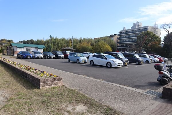 勅使池の無料駐車場