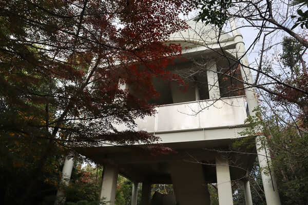 二村山展望台の建物