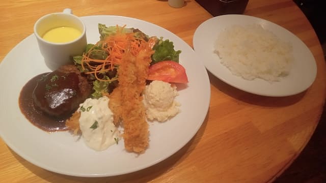 エビフライとハンバーグ