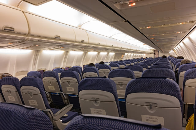 飛行機の車内