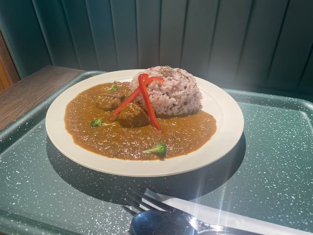 炒め玉ねぎとスパイスの"こっくり"肉カレーを注文